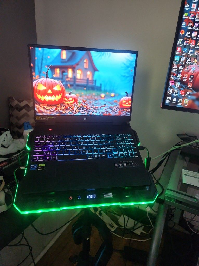 Acer Predator PHN16-17 