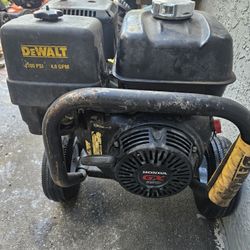 Dwalt Pressure Washer 