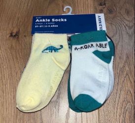 Old Navy Toddler Boy’s / Girl’s Dinosaur Socks 6 Pairs, Size 2t-3t