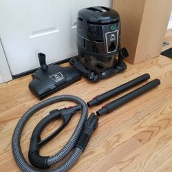 NEW cond HYLA COMMERCIAL VACUUM WITH ATTACHMENTS  ,  DUST GO IN THE 