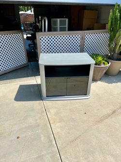 Vintage Tech Craft Heavy Duty TV Stand (Silver/Glass Doors)