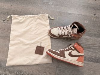 Nike Air Jordan 1 Women’s High Tops Dust Rose With Storage Bag. Size 7. Worn Twice.