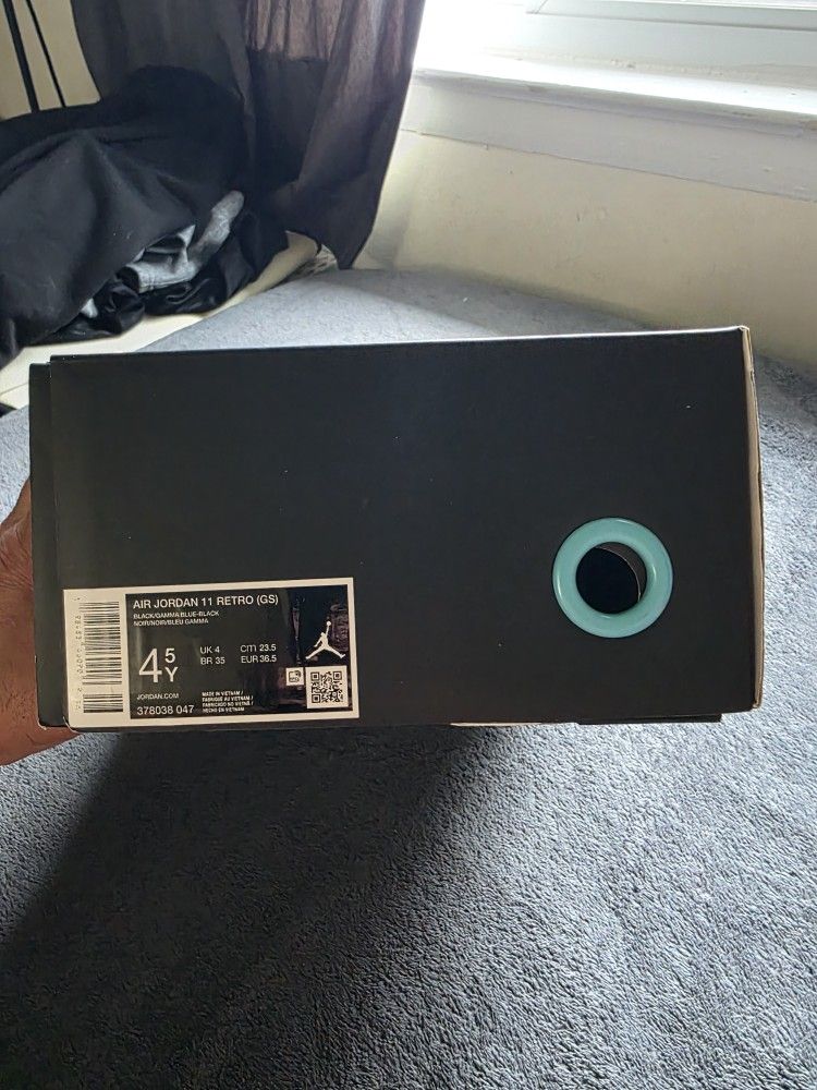 Jordan Retro 11 Gamma Blue Size 4.5