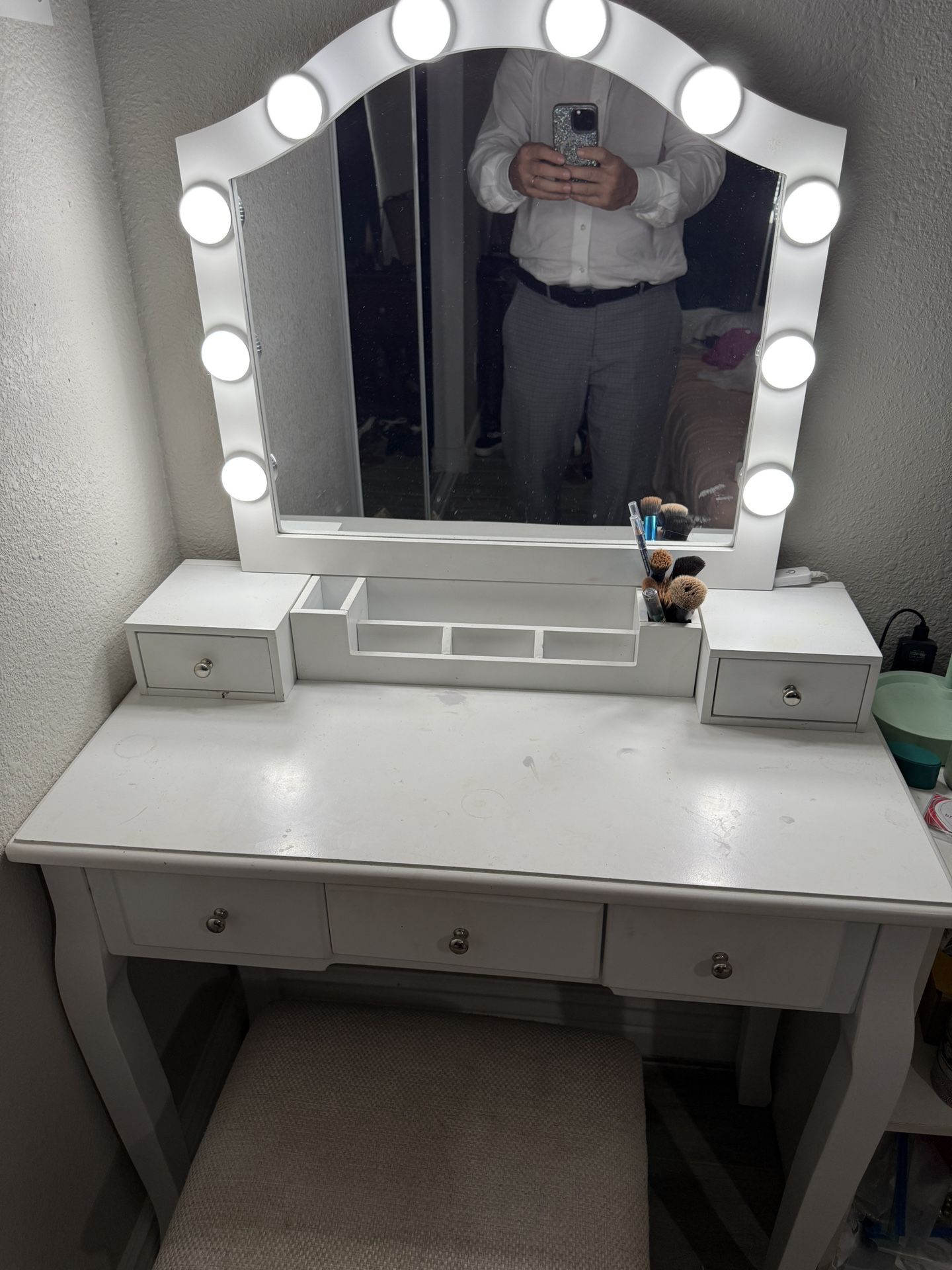 Bed Frame And Vanity Set