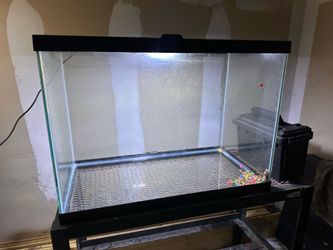 20 gallon aquarium/fish tank with lid and  light