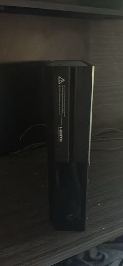 Xbox one TWO CONTROLLERS AND NBA 2k26 installed along with call of duty