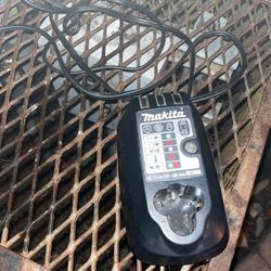 Makita Charger 