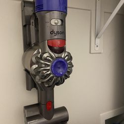 Dyson V8 cordless Vacuum 