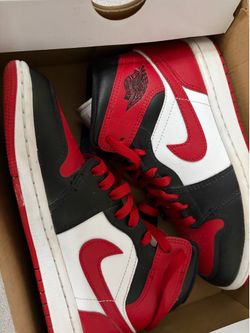 Nike Air Jordan 1 Mid Bred Toe
