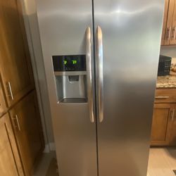 Frigidaire Refrigerator & Freezer