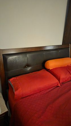 Bedroom suit . Gently used good condition