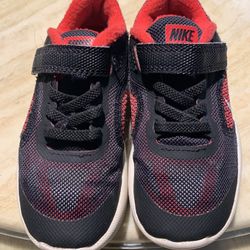 Nikes Tennis Shoes