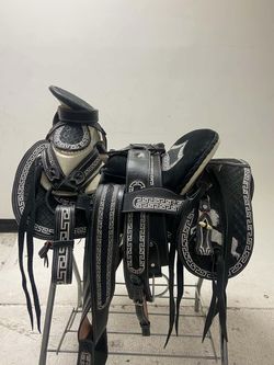 Montura charra bordada