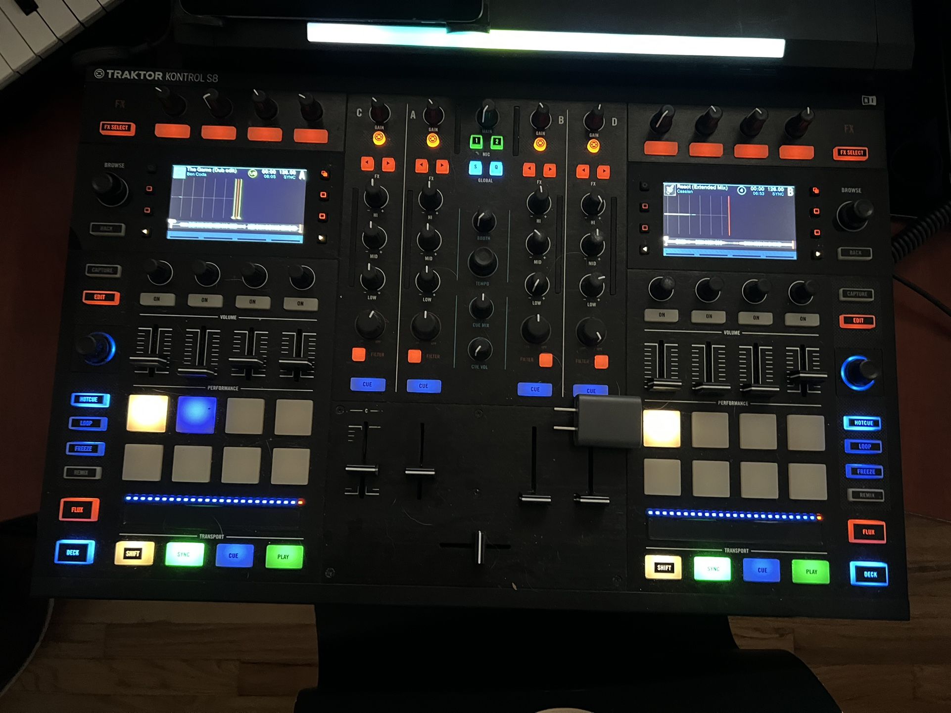 Native Instruments Traktor Kontrol S8