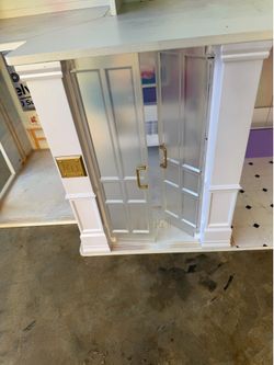 Rainbow High doll House