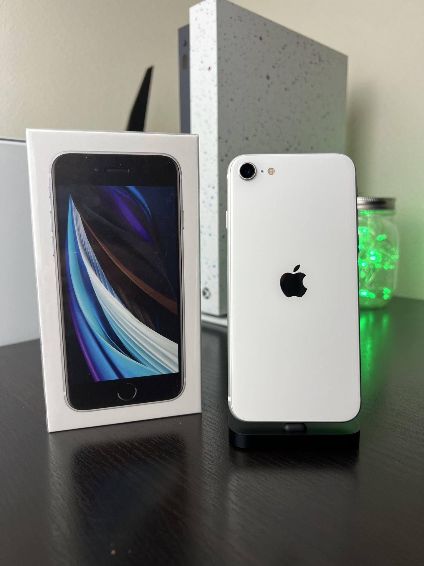 *MINT* 256GB iPhone SE 2nd Generation (Factory Unlocked)