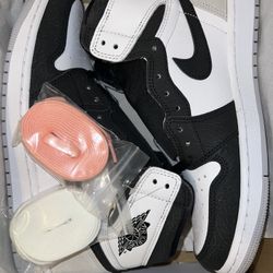 Jordan 1 “Bleached Coral”