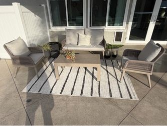 Outdoor patio furniture set