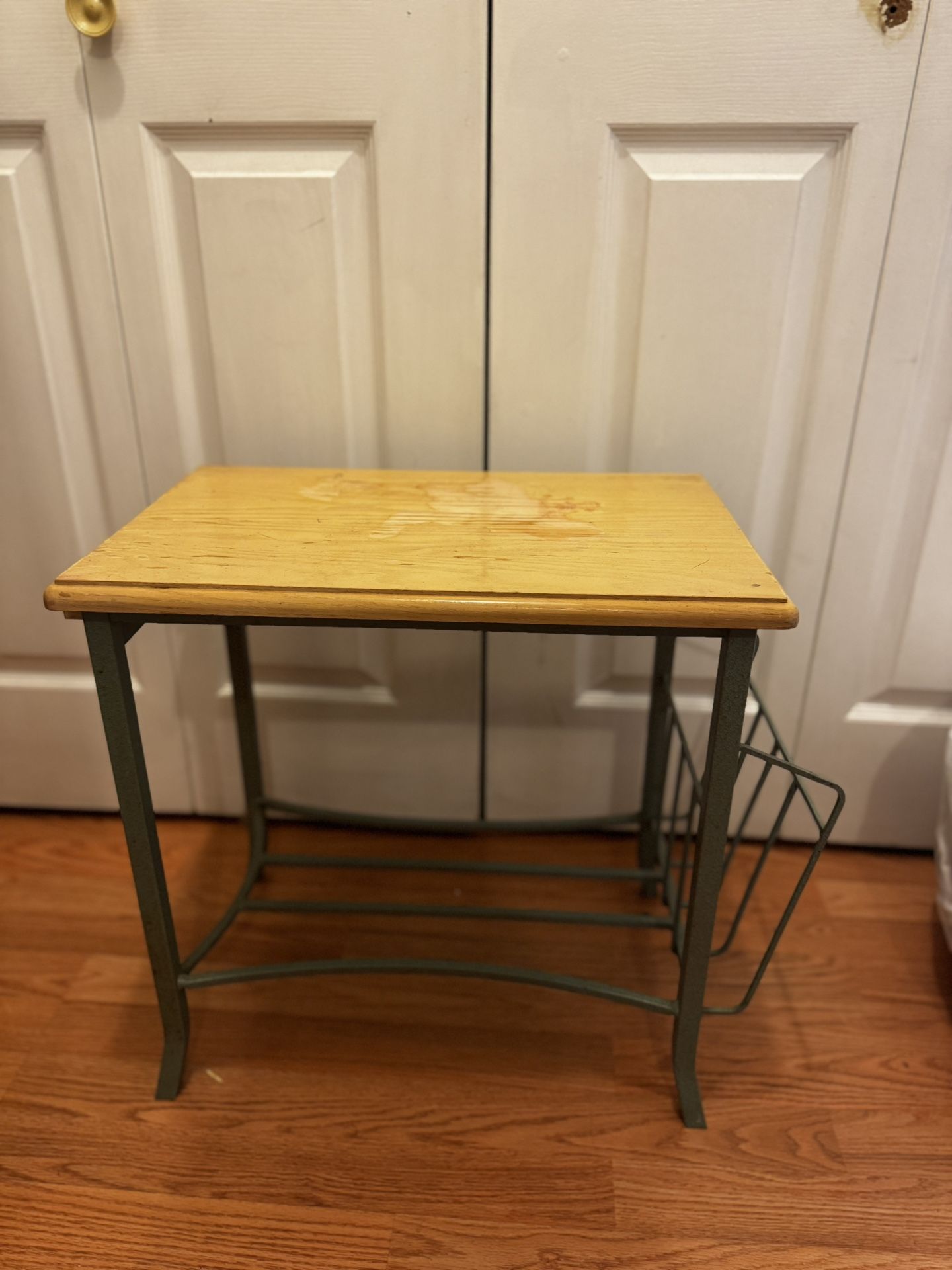 Side Magazine Table