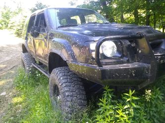 Fox lift 03 nissan extra . 27k miles bad ass 1 of a kind Trade for something or sell