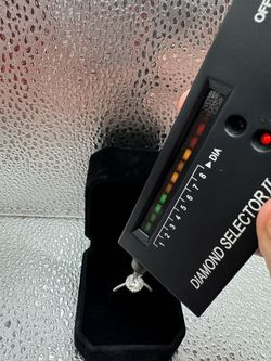 VVS1 Engagement Ring