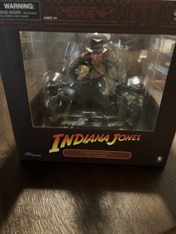 Indiana Jones Diamond Select Temple Escape Diorama