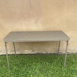 folding table