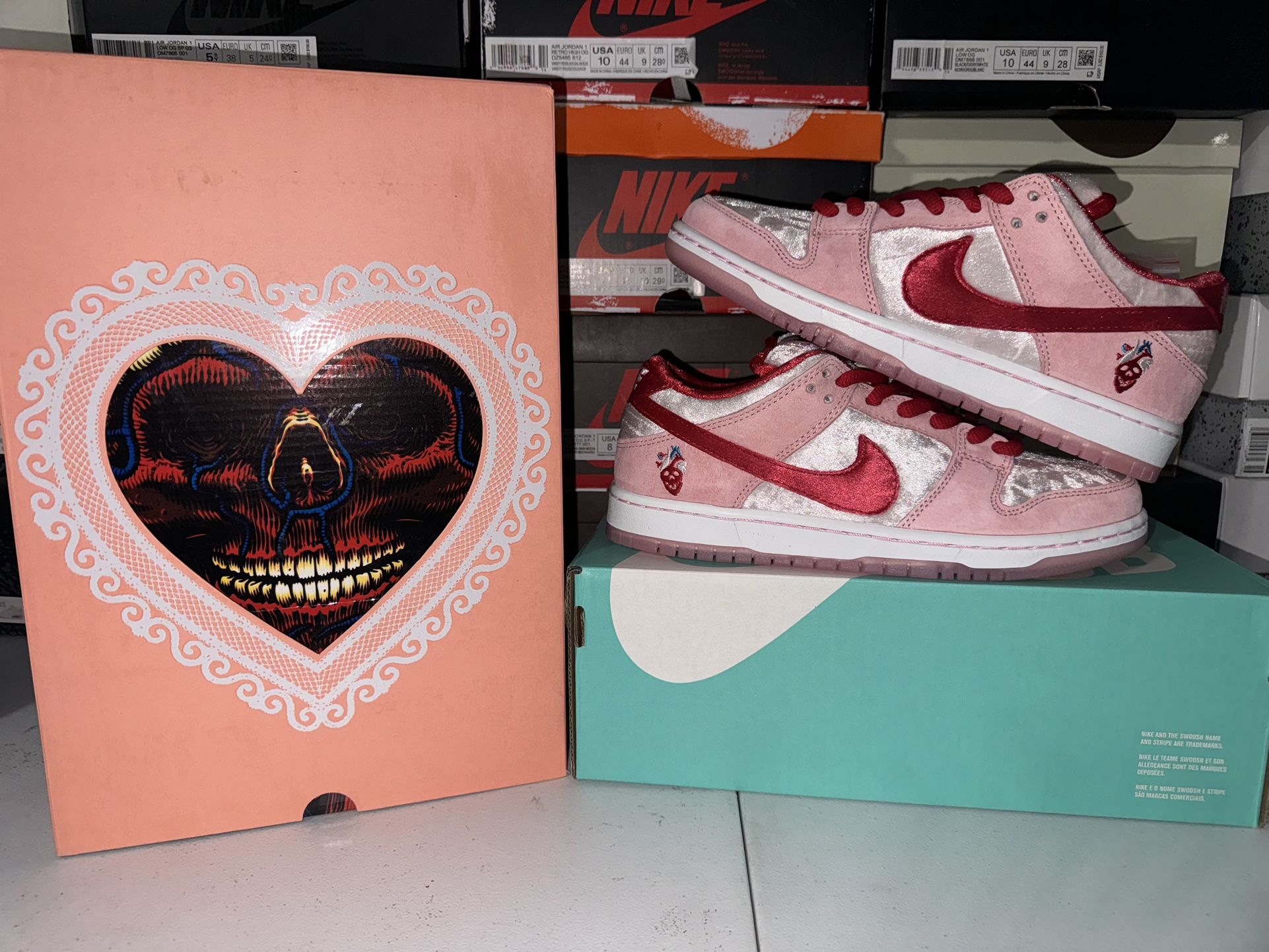 Nike SB Dunk Low StrangeLove Skateboards (Special Box)