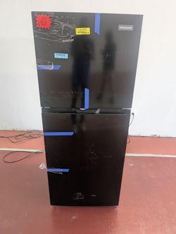 Frigidaire 10.0 Cub Ft Refrigerator New