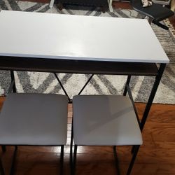 Table/Desk 2 Stools Included
