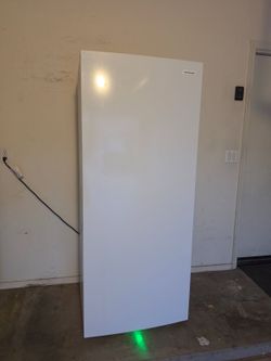 Frigidaire 13 Cu. Ft. Upright Freezer – Works Great – Garage Ready