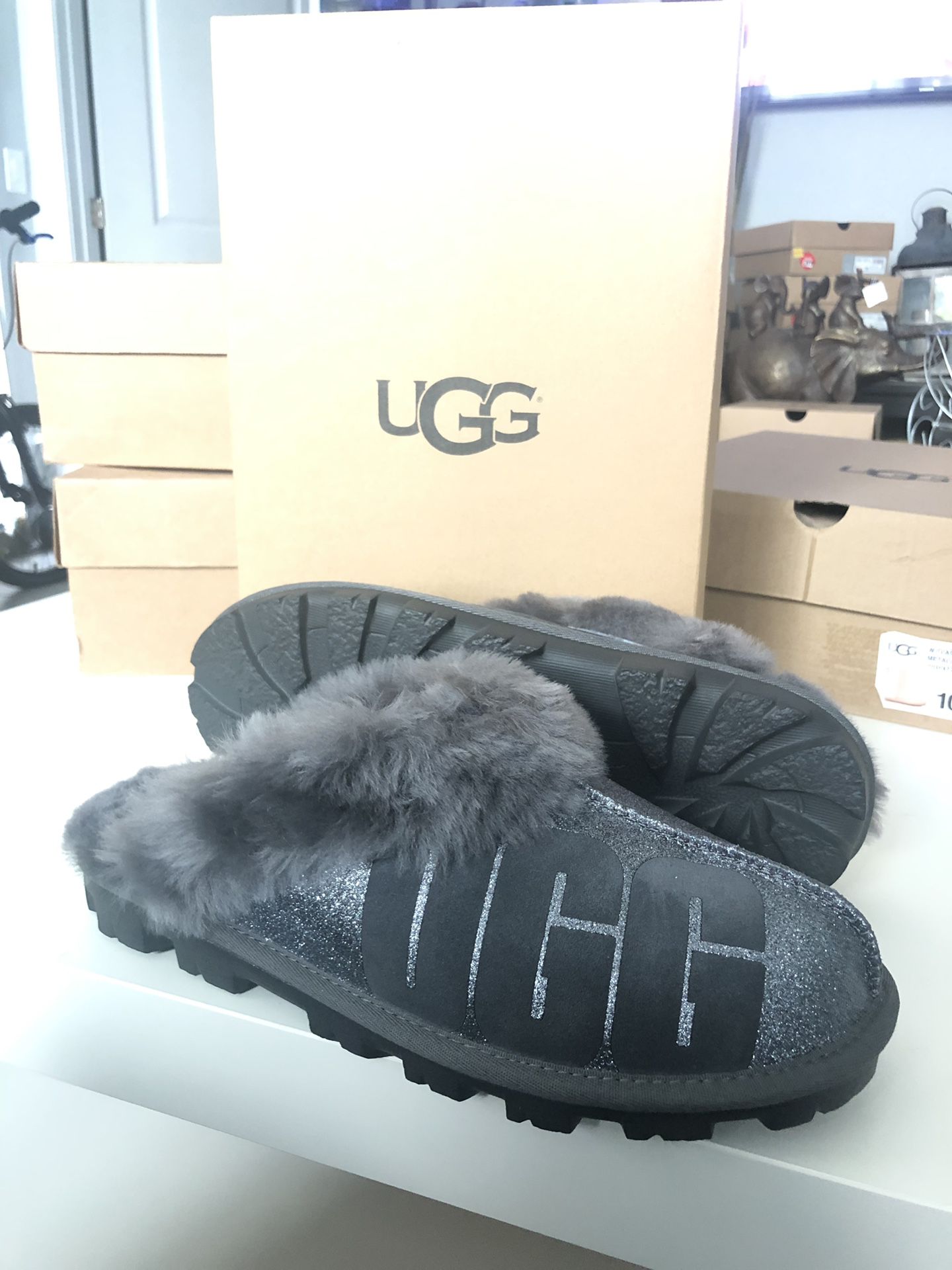 Uggs slippers available sizes 10 and 11
