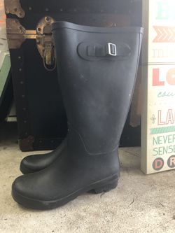 Women’s Black rain boots size 7