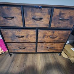 7 Drawer Dresser. 