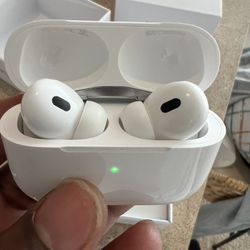 AirPods Pro (2 GENERATION) With MagSafe Case 