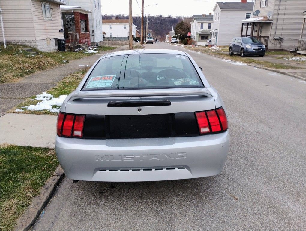 2000 Ford Mustang