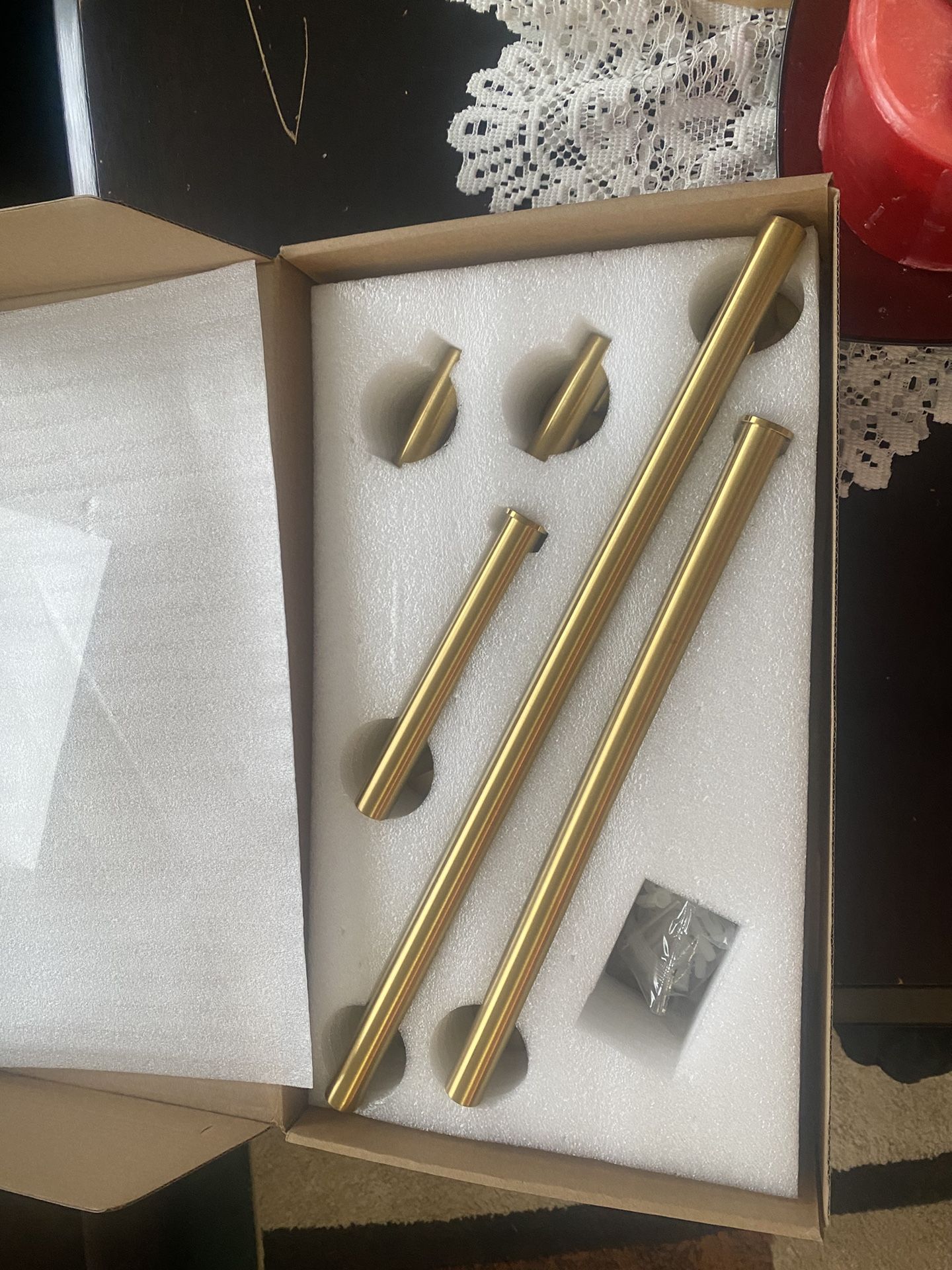 - $$40- (no less)-(Brand New) paid $65-Golden colored Towel hooks- Pick up is in Yakima-near fred meyers- **************************** - (Nuevecito)