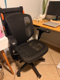 Black Mesh Ergonomic Office Chair