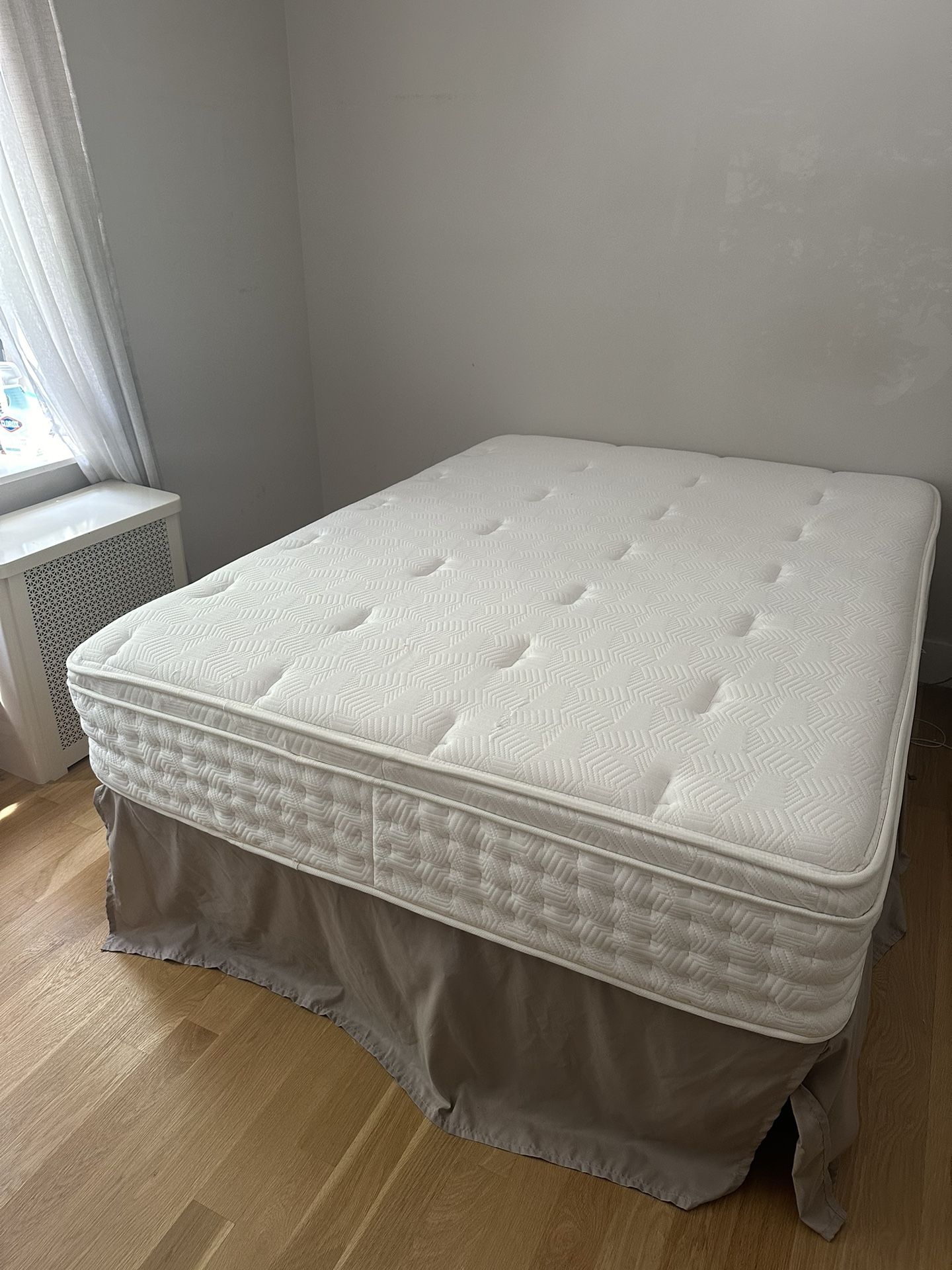 Full size Mattress With Metal Bed frame- great Condition