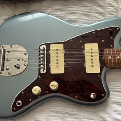 Fender Vintera Jazzmaster