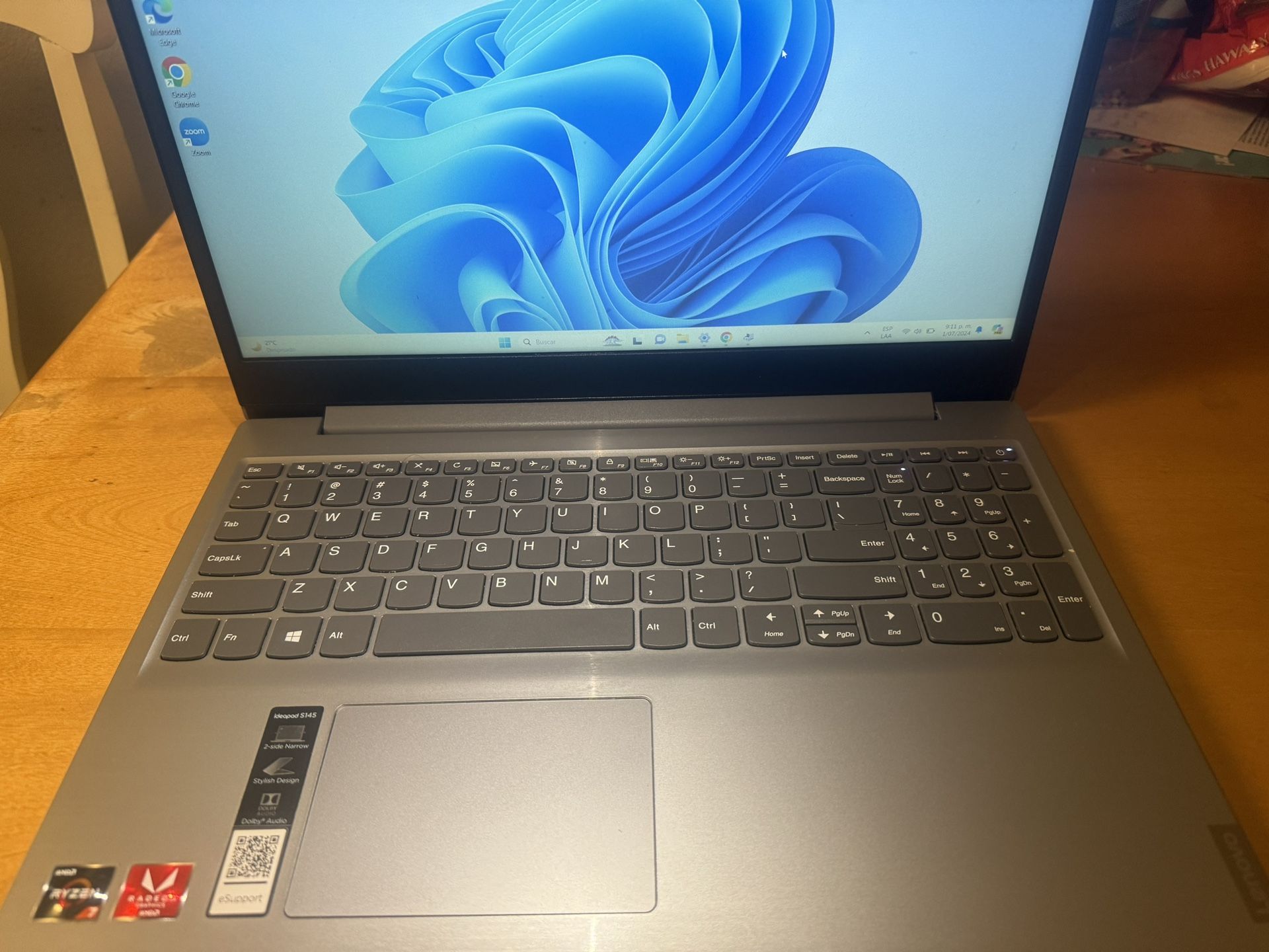 Lapto AMD Ryzen 3700U with Radeon Vega Mobile Gfx GHz