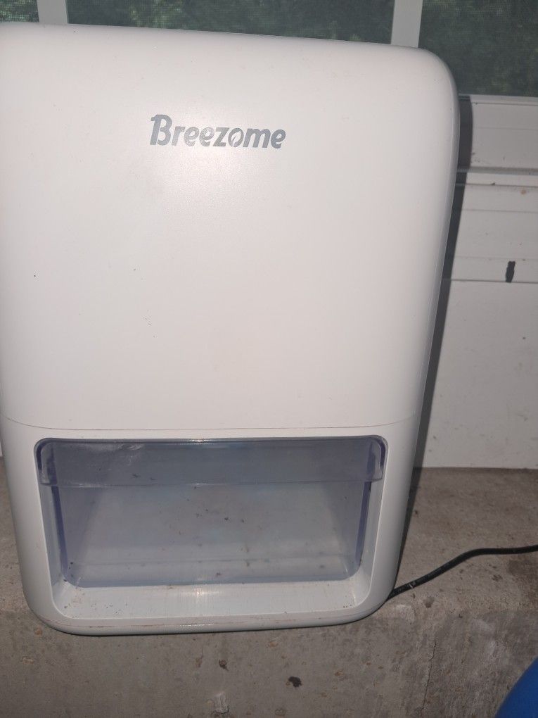 Breezome Dehumidifier 