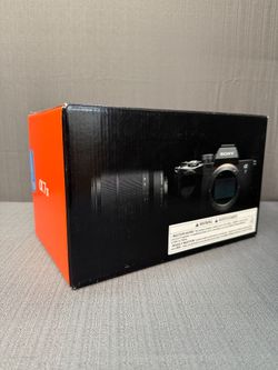 Sony a7 IV Mirrorless Camera with 28-70mm f/3.5-5.6 Lens