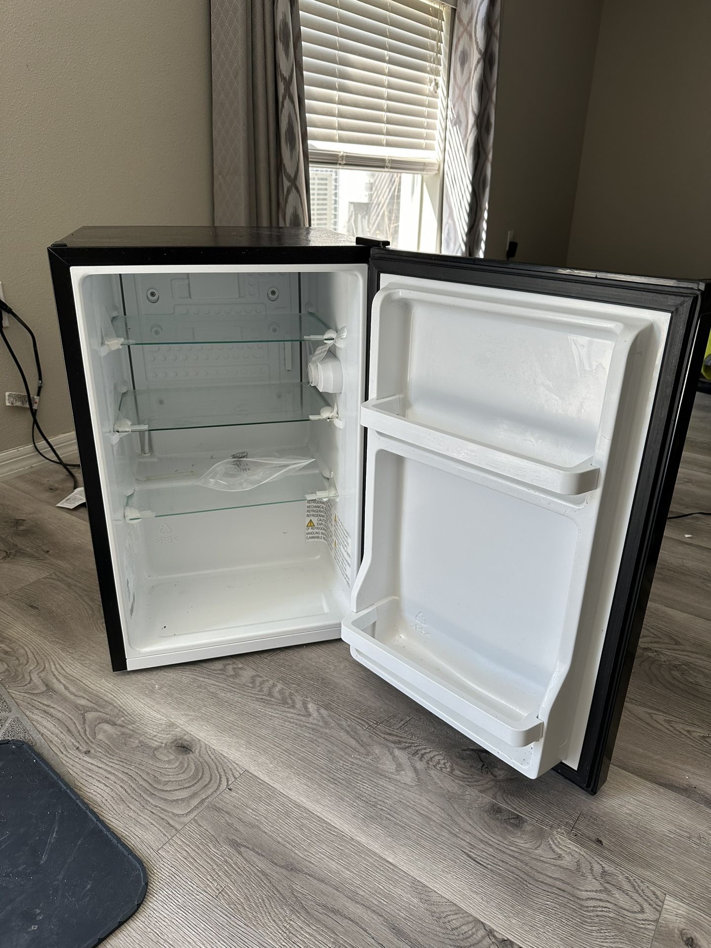 Mini Fridge Hisense