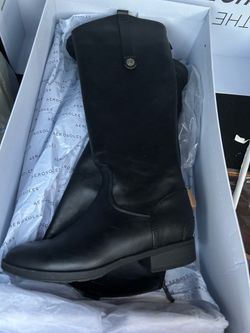 Woman boots size 6.5