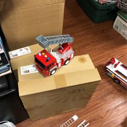 Hook and ladder firetruck small Size Push backward and roll