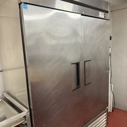Commercial True Double Door Freezer – Excellent Condition