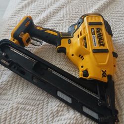 DEWALT
20V MAX XR Lithium-Ion Cordless 15-Gauge Angled Finish Nailer (Tool Only)