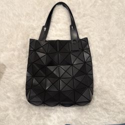 ISSEY MIYAKE Bao Bao Tote Bag – Black – Like New