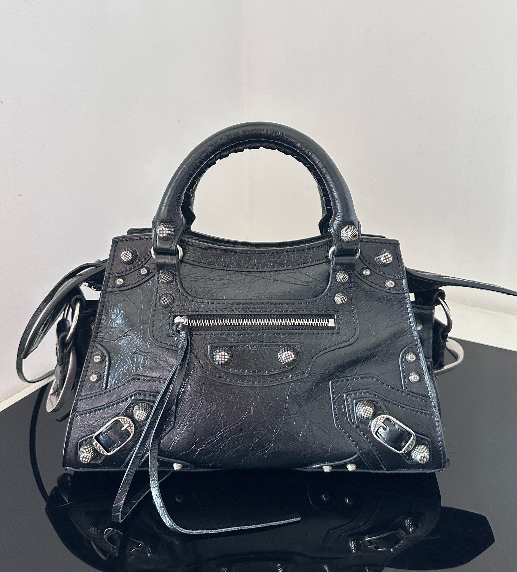 A lady's versatile bag